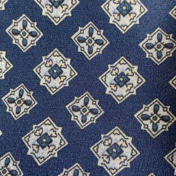 Joseph Women's Silk Chino Shorts Sz 36* Blue Mandala Print *See Measurements - Picture 3 of 5